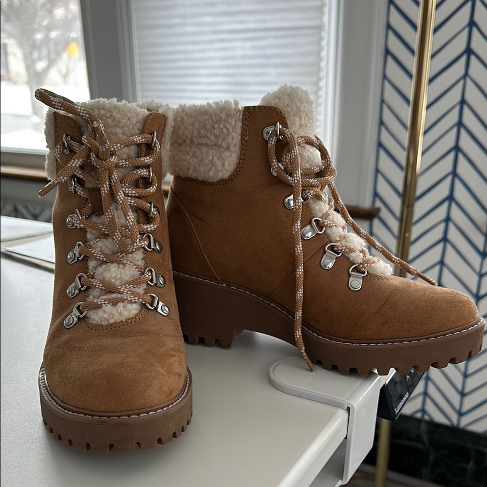 Tan and White Winter Boots with Rugged Sole and Cozy Collar
